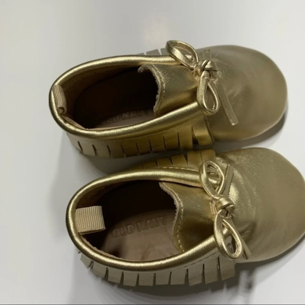 Old Navy Gold Fringe Moccasin Baby NWOT 12-18M